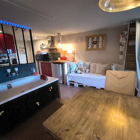 Love-Room Discret 40 M2 Bormes Les Mimosas Village Avec Terrasse Exterior foto